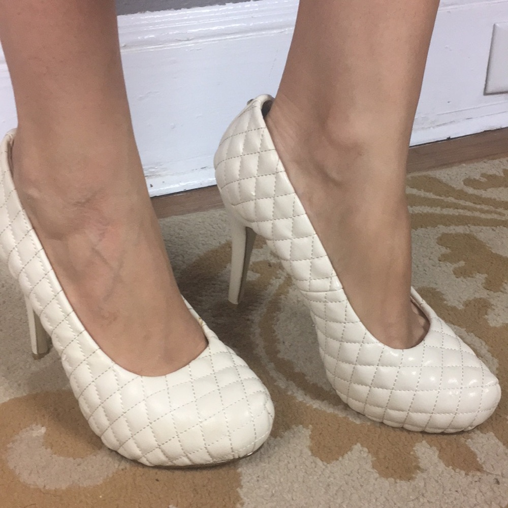 Shoe Dazzle Quilted Ivory Heel